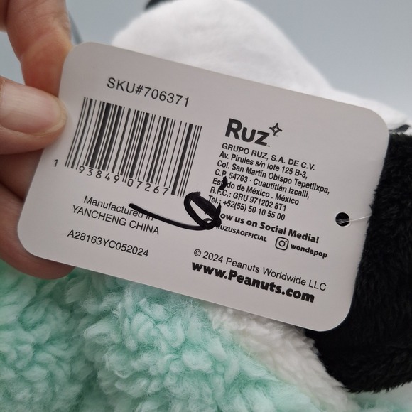 Peanuts Winter Snoopy Plush with Green Hoodie Fleece Jacket 2024 Whit Tag Ruz - Picture 14 of 14